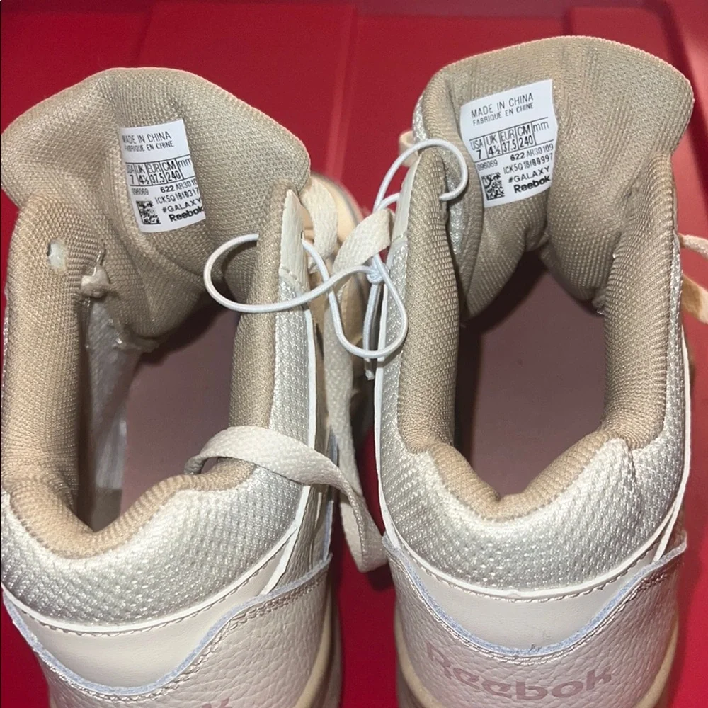 Reebok Women's Sneakers in Cream and Gray